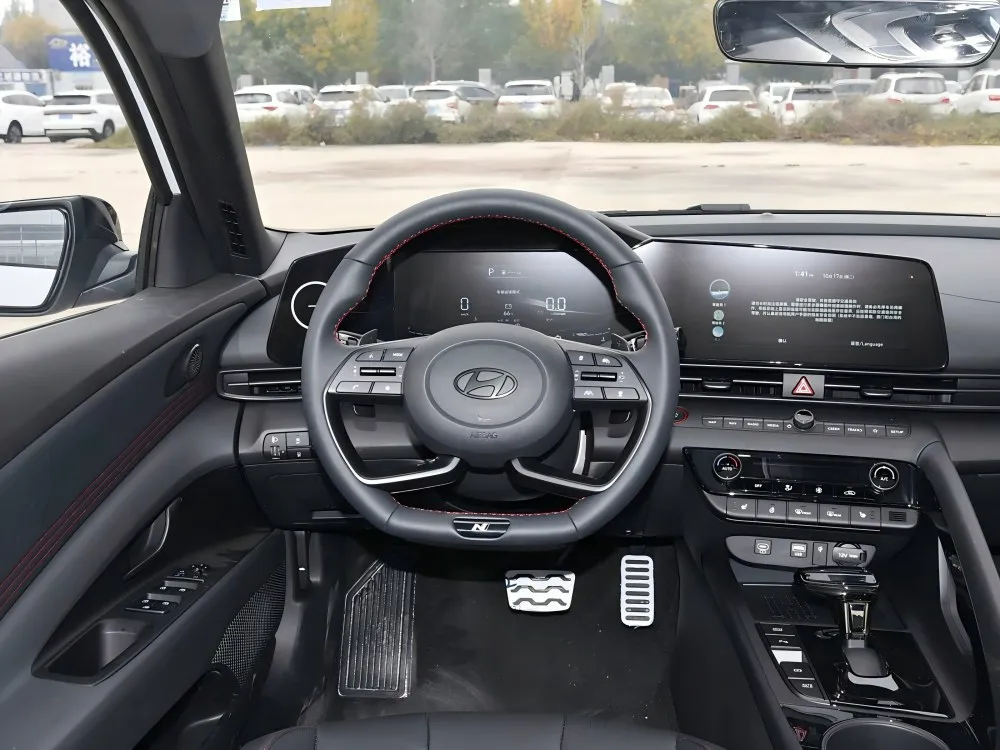 2023 Hyundai Elantra 1.5L CVT LUX Premium Edition